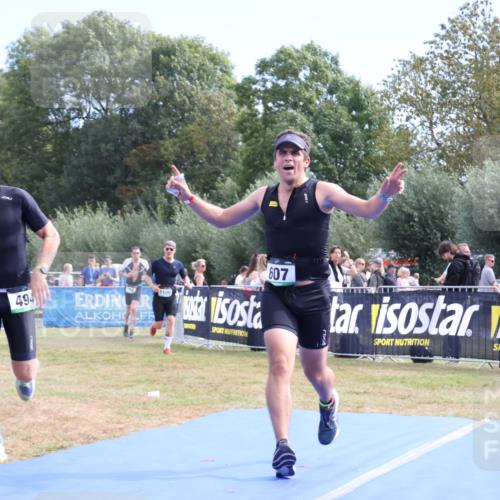 31.08.2025 - Elbe Triathlon Hamburg Strokosch-Dieckow http://msf.ph/oto/8652753 31.08.2025 11:15:12 Ziel 494, 607, 1100 meine-sportfotos.de