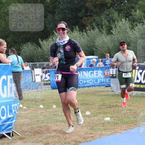31.08.2025 - Elbe Triathlon Hamburg Strokosch-Dieckow http://msf.ph/oto/8652832 31.08.2025 11:16:27 Ziel 371, 390, 525 meine-sportfotos.de