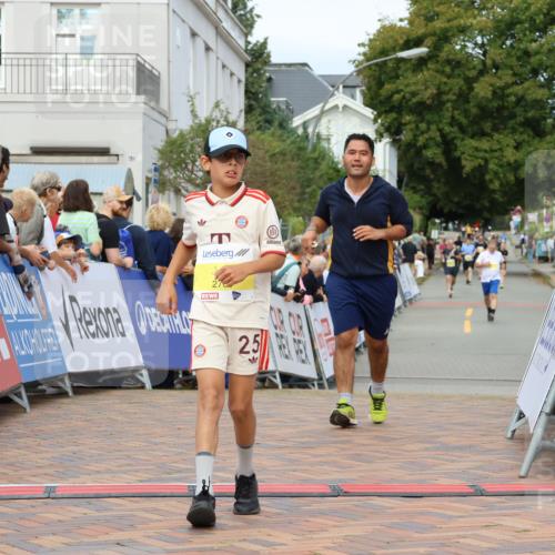 31.08.2025 - 21. Blankeneser Heldenlauf Strokosch-Dieckow http://msf.ph/oto/8652852 31.08.2025 10:27:31 Ziel 2715, 2463, 2725, 2533, 2709 meine-sportfotos.de