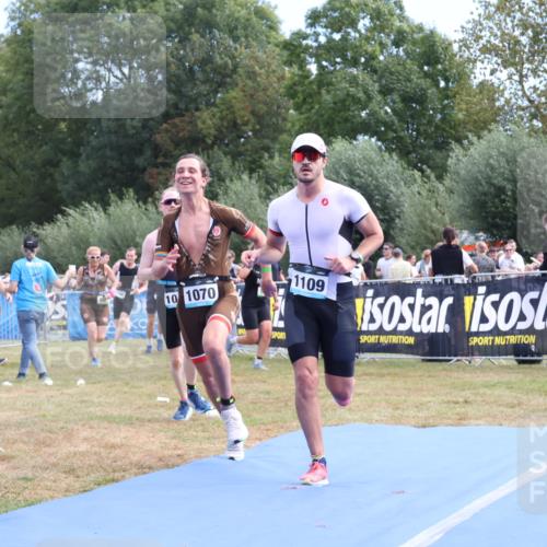 31.08.2025 - Elbe Triathlon Hamburg Strokosch-Dieckow http://msf.ph/oto/8652896 31.08.2025 11:17:38 Ziel 421, 652, 725, 978, 979, 987, 1042, 1070, 1109, 1160 meine-sportfotos.de