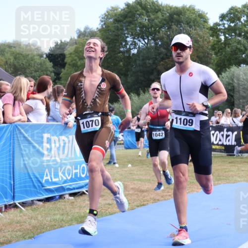 31.08.2025 - Elbe Triathlon Hamburg Strokosch-Dieckow http://msf.ph/oto/8652900 31.08.2025 11:17:38 Ziel 421, 652, 725, 978, 979, 987, 1042, 1070, 1109, 1160 meine-sportfotos.de