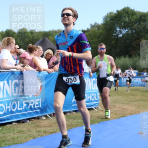 31.08.2025 - Elbe Triathlon Hamburg Strokosch-Dieckow http://msf.ph/oto/8652990 31.08.2025 11:18:27 Ziel 521, 678, 950, 1028, 1030, 1031, 1035 meine-sportfotos.de