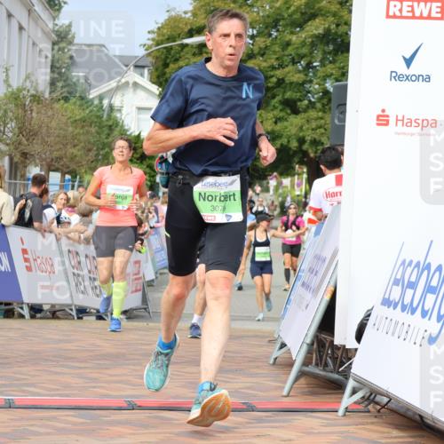 31.08.2025 - 21. Blankeneser Heldenlauf Strokosch-Dieckow http://msf.ph/oto/8652997 31.08.2025 11:08:48 Ziel 3159, 3081, 3079, 3231, 3036, 3643 meine-sportfotos.de