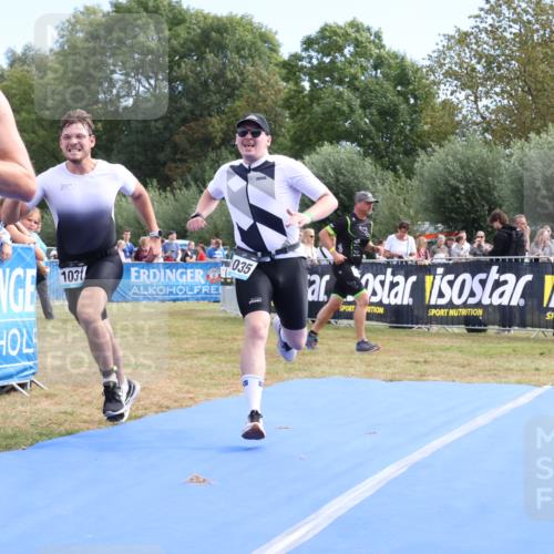 31.08.2025 - Elbe Triathlon Hamburg Strokosch-Dieckow http://msf.ph/oto/8653002 31.08.2025 11:18:31 Ziel 521, 678, 950, 1030, 1031, 1035 meine-sportfotos.de