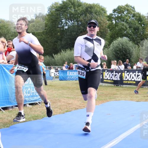 31.08.2025 - Elbe Triathlon Hamburg Strokosch-Dieckow http://msf.ph/oto/8653004 31.08.2025 11:18:31 Ziel 521, 678, 950, 1030, 1031, 1035 meine-sportfotos.de