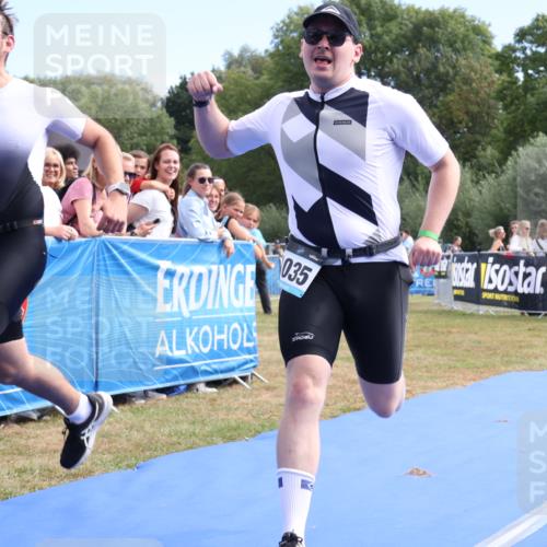 31.08.2025 - Elbe Triathlon Hamburg Strokosch-Dieckow http://msf.ph/oto/8653006 31.08.2025 11:18:31 Ziel 521, 678, 950, 1030, 1031, 1035 meine-sportfotos.de