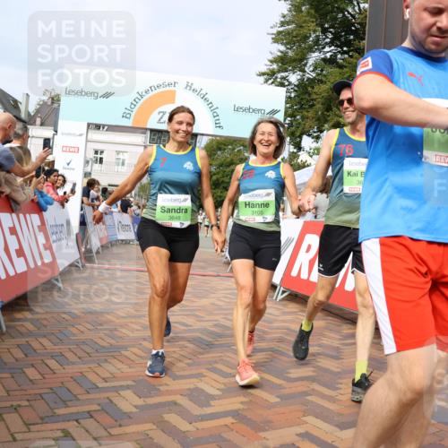 31.08.2025 - 21. Blankeneser Heldenlauf Strokosch-Dieckow http://msf.ph/oto/8653078 31.08.2025 11:08:34 Ziel 3273, 3649, 3648, 3105, 3376, 3677, 3010 meine-sportfotos.de