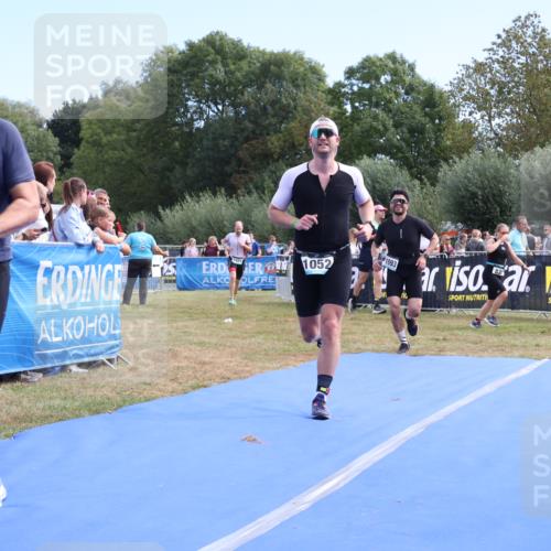 31.08.2025 - Elbe Triathlon Hamburg Strokosch-Dieckow http://msf.ph/oto/8653117 31.08.2025 11:19:41 Ziel 1052, 1086, 1093, 1106, 1121 meine-sportfotos.de
