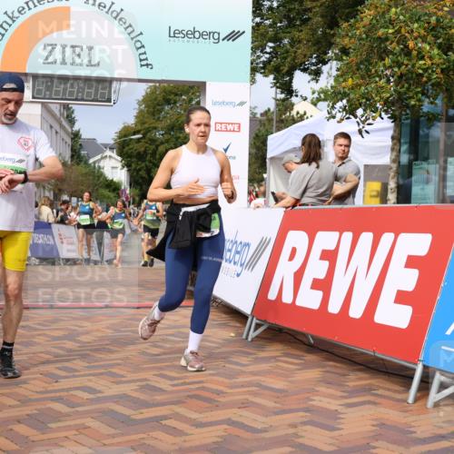 31.08.2025 - 21. Blankeneser Heldenlauf Strokosch-Dieckow http://msf.ph/oto/8653129 31.08.2025 11:08:29 Ziel 3273, 3688, 3687, 3649, 3648, 3105, 3376, 3010 meine-sportfotos.de