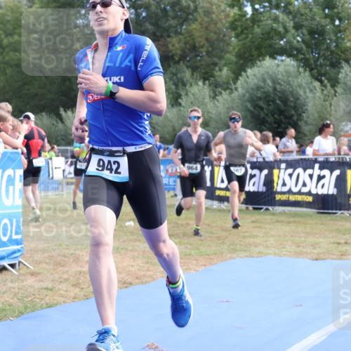 31.08.2025 - Elbe Triathlon Hamburg Strokosch-Dieckow http://msf.ph/oto/8653145 31.08.2025 11:20:01 Ziel 546, 562, 942, 964, 1091 meine-sportfotos.de