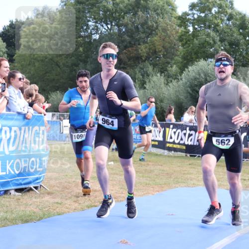 31.08.2025 - Elbe Triathlon Hamburg Strokosch-Dieckow http://msf.ph/oto/8653155 31.08.2025 11:20:03 Ziel 546, 562, 942, 964, 1091 meine-sportfotos.de