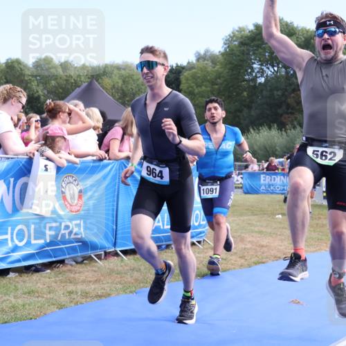31.08.2025 - Elbe Triathlon Hamburg Strokosch-Dieckow http://msf.ph/oto/8653159 31.08.2025 11:20:04 Ziel 546, 562, 942, 964, 1091 meine-sportfotos.de