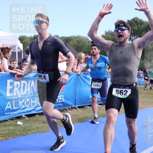 31.08.2025 - Elbe Triathlon Hamburg Strokosch-Dieckow http://msf.ph/oto/8653160 31.08.2025 11:20:04 Ziel 546, 562, 942, 964, 1091 meine-sportfotos.de