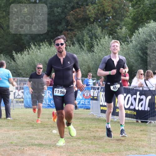 31.08.2025 - Elbe Triathlon Hamburg Strokosch-Dieckow http://msf.ph/oto/8653197 31.08.2025 11:20:28 Ziel 454, 708, 965, 996, 1107, 1196 meine-sportfotos.de