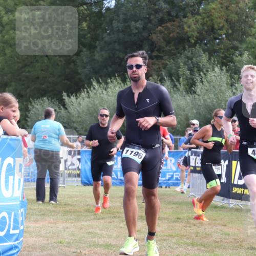 31.08.2025 - Elbe Triathlon Hamburg Strokosch-Dieckow http://msf.ph/oto/8653200 31.08.2025 11:20:29 Ziel 454, 708, 965, 996, 1107, 1196, 1227 meine-sportfotos.de