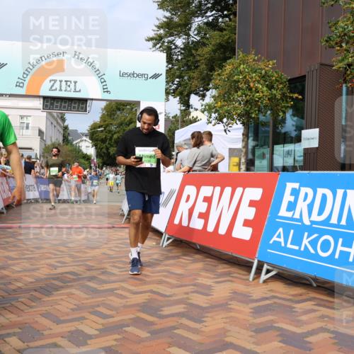 31.08.2025 - 21. Blankeneser Heldenlauf Strokosch-Dieckow http://msf.ph/oto/8653212 31.08.2025 11:08:15 Ziel 3334, 3160, 3693, 3141, 3140, 3474, 3472, 3361, 3248, 3029 meine-sportfotos.de