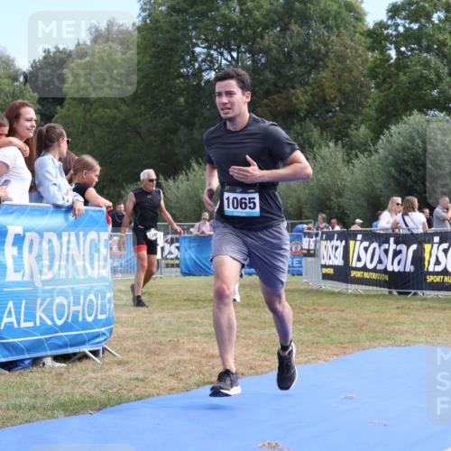 31.08.2025 - Elbe Triathlon Hamburg Strokosch-Dieckow http://msf.ph/oto/8653244 31.08.2025 11:20:48 Ziel 895, 933, 1065 meine-sportfotos.de