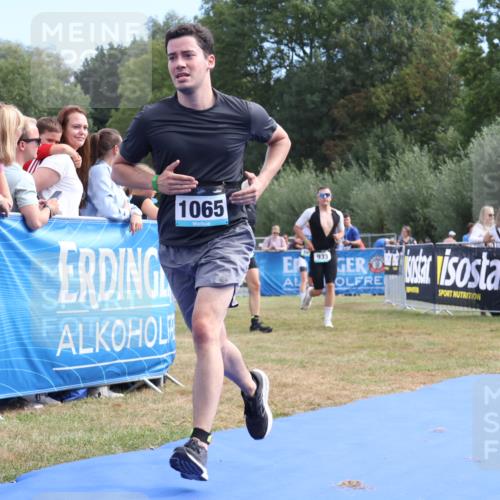 31.08.2025 - Elbe Triathlon Hamburg Strokosch-Dieckow http://msf.ph/oto/8653246 31.08.2025 11:20:48 Ziel 895, 933, 1065 meine-sportfotos.de
