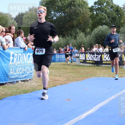 31.08.2025 - Elbe Triathlon Hamburg Strokosch-Dieckow http://msf.ph/oto/8653312 31.08.2025 11:21:36 Ziel 962, 975, 1060 meine-sportfotos.de