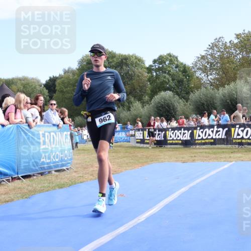 31.08.2025 - Elbe Triathlon Hamburg Strokosch-Dieckow http://msf.ph/oto/8653316 31.08.2025 11:21:38 Ziel 962, 975, 1060 meine-sportfotos.de