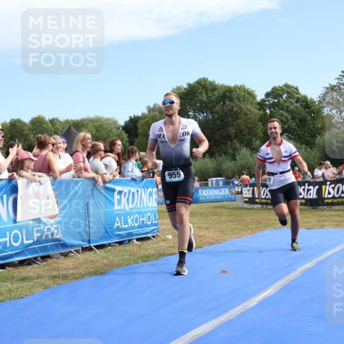 31.08.2025 - Elbe Triathlon Hamburg Strokosch-Dieckow http://msf.ph/oto/8653415 31.08.2025 11:23:42 Ziel 955, 970 meine-sportfotos.de