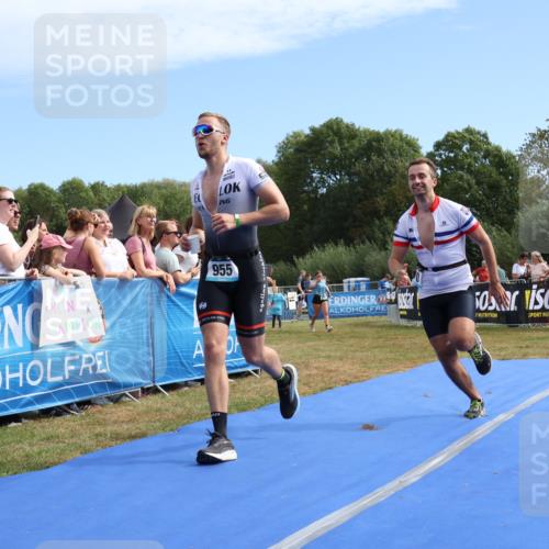 31.08.2025 - Elbe Triathlon Hamburg Strokosch-Dieckow http://msf.ph/oto/8653416 31.08.2025 11:23:42 Ziel 955, 970 meine-sportfotos.de