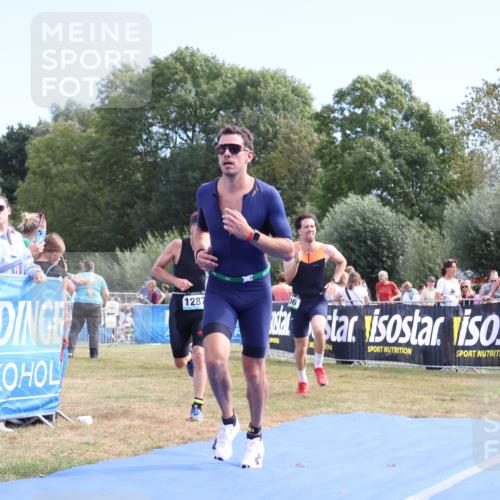 31.08.2025 - Elbe Triathlon Hamburg Strokosch-Dieckow http://msf.ph/oto/8653445 31.08.2025 11:24:19 Ziel 406, 741, 1054, 1080, 1094, 1098, 1170, 1193, 1287 meine-sportfotos.de