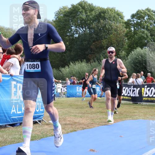 31.08.2025 - Elbe Triathlon Hamburg Strokosch-Dieckow http://msf.ph/oto/8653459 31.08.2025 11:24:25 Ziel 406, 643, 1080, 1094, 1098, 1170, 1193, 1208, 1287 meine-sportfotos.de