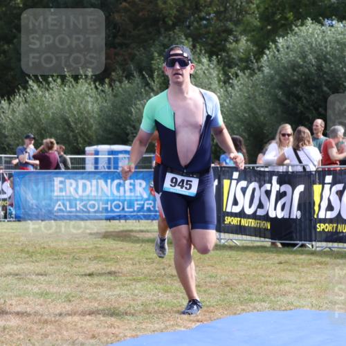 31.08.2025 - Elbe Triathlon Hamburg Strokosch-Dieckow http://msf.ph/oto/8653491 31.08.2025 11:25:25 Ziel 674, 945 meine-sportfotos.de