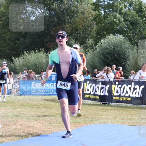 31.08.2025 - Elbe Triathlon Hamburg Strokosch-Dieckow http://msf.ph/oto/8653492 31.08.2025 11:25:26 Ziel 674, 945 meine-sportfotos.de