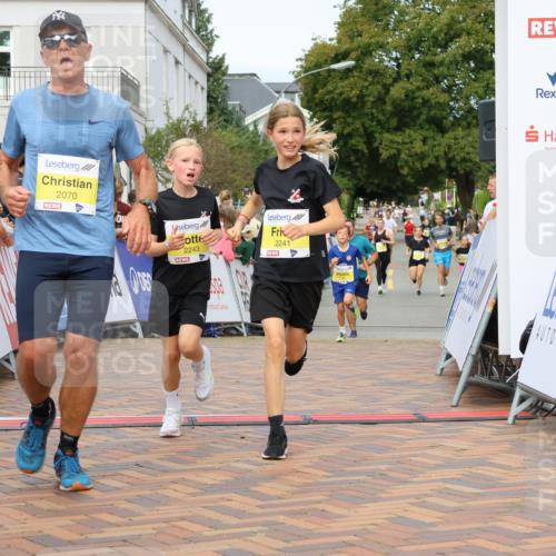 31.08.2025 - 21. Blankeneser Heldenlauf Strokosch-Dieckow http://msf.ph/oto/8653508 31.08.2025 10:25:55 Ziel 2342, 2472, 2070, 2241, 2243 meine-sportfotos.de