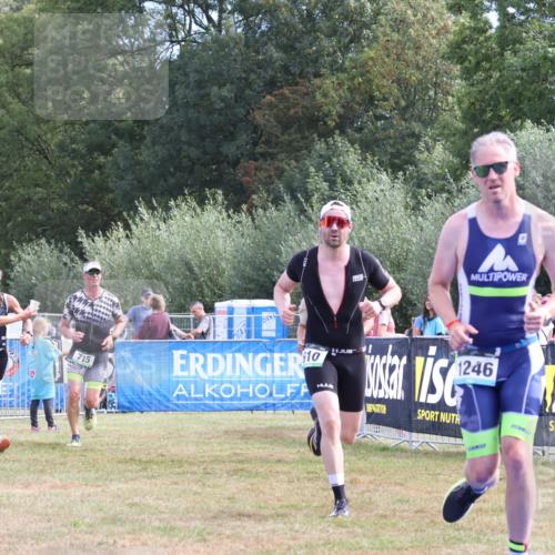 31.08.2025 - Elbe Triathlon Hamburg Strokosch-Dieckow http://msf.ph/oto/8653543 31.08.2025 11:25:49 Ziel 610, 715, 966, 1062, 1139, 1246 meine-sportfotos.de