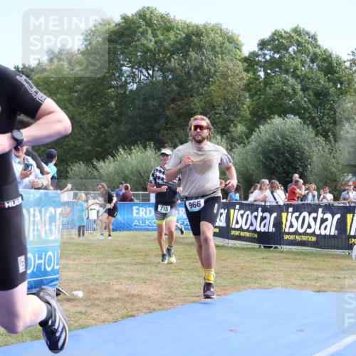 31.08.2025 - Elbe Triathlon Hamburg Strokosch-Dieckow http://msf.ph/oto/8653551 31.08.2025 11:25:52 Ziel 610, 715, 966, 1139, 1246 meine-sportfotos.de