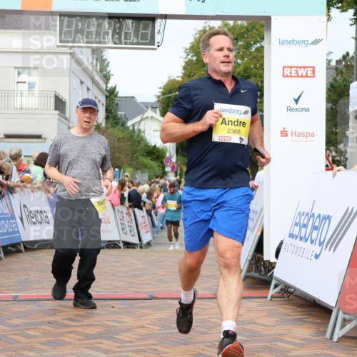 31.08.2025 - 21. Blankeneser Heldenlauf Strokosch-Dieckow http://msf.ph/oto/8653573 31.08.2025 10:25:42 Ziel 2410, 2742, 2366, 2235, 2726 meine-sportfotos.de