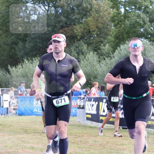 31.08.2025 - Elbe Triathlon Hamburg Strokosch-Dieckow http://msf.ph/oto/8653594 31.08.2025 11:26:56 Ziel 613, 671, 925, 961, 1216 meine-sportfotos.de