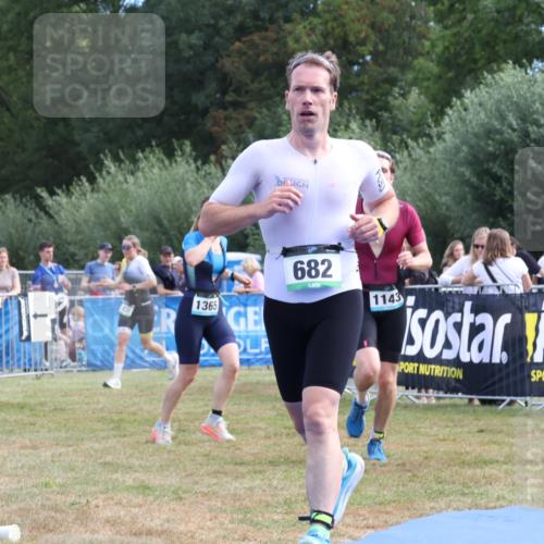 31.08.2025 - Elbe Triathlon Hamburg Strokosch-Dieckow http://msf.ph/oto/8653654 31.08.2025 11:27:24 Ziel 447, 682, 1096, 1143 meine-sportfotos.de