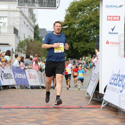 31.08.2025 - 21. Blankeneser Heldenlauf Strokosch-Dieckow http://msf.ph/oto/8653716 31.08.2025 10:25:22 Ziel 2541, 2636, 2383, 2367, 2504 meine-sportfotos.de