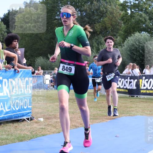 31.08.2025 - Elbe Triathlon Hamburg Strokosch-Dieckow http://msf.ph/oto/8653732 31.08.2025 11:28:08 Ziel 720, 849, 1015, 1265 meine-sportfotos.de