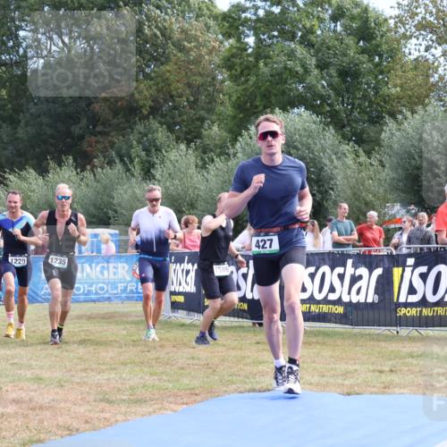 31.08.2025 - Elbe Triathlon Hamburg Strokosch-Dieckow http://msf.ph/oto/8653749 31.08.2025 11:28:20 Ziel 427, 713, 1220, 1235 meine-sportfotos.de