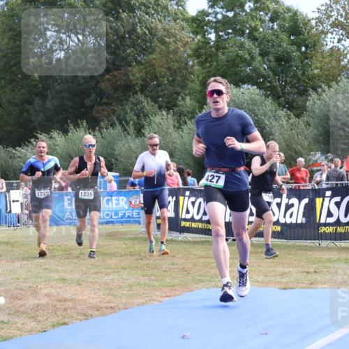 31.08.2025 - Elbe Triathlon Hamburg Strokosch-Dieckow http://msf.ph/oto/8653751 31.08.2025 11:28:20 Ziel 427, 713, 1220, 1235 meine-sportfotos.de