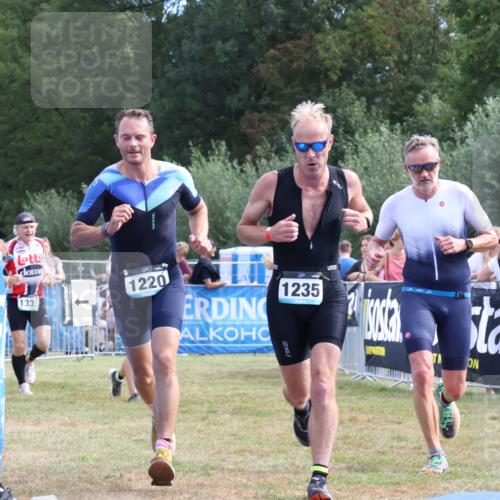 31.08.2025 - Elbe Triathlon Hamburg Strokosch-Dieckow http://msf.ph/oto/8653755 31.08.2025 11:28:22 Ziel 427, 713, 1220, 1235 meine-sportfotos.de