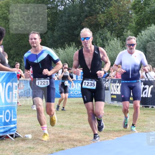 31.08.2025 - Elbe Triathlon Hamburg Strokosch-Dieckow http://msf.ph/oto/8653757 31.08.2025 11:28:23 Ziel 427, 713, 1220, 1235 meine-sportfotos.de