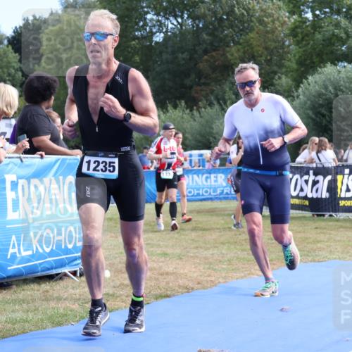 31.08.2025 - Elbe Triathlon Hamburg Strokosch-Dieckow http://msf.ph/oto/8653763 31.08.2025 11:28:24 Ziel 427, 713, 1220, 1235 meine-sportfotos.de