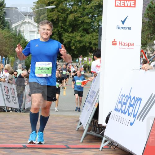 31.08.2025 - 21. Blankeneser Heldenlauf Strokosch-Dieckow http://msf.ph/oto/8653815 31.08.2025 11:07:05 Ziel 3377, 3322, 3404 meine-sportfotos.de