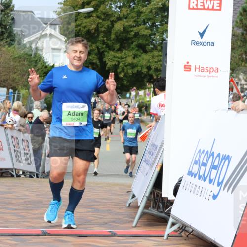 31.08.2025 - 21. Blankeneser Heldenlauf Strokosch-Dieckow http://msf.ph/oto/8653819 31.08.2025 11:07:05 Ziel 3377, 3322, 3404 meine-sportfotos.de