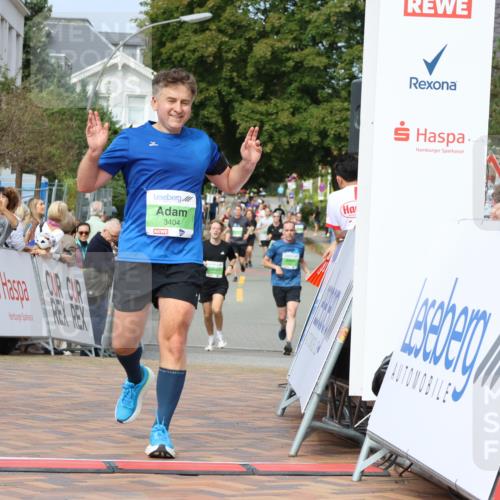 31.08.2025 - 21. Blankeneser Heldenlauf Strokosch-Dieckow http://msf.ph/oto/8653828 31.08.2025 11:07:05 Ziel 3377, 3322, 3404 meine-sportfotos.de