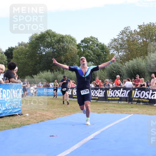 31.08.2025 - Elbe Triathlon Hamburg Strokosch-Dieckow http://msf.ph/oto/8653859 31.08.2025 11:29:06 Ziel 657, 805, 958, 1238 meine-sportfotos.de