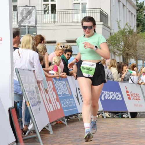 31.08.2025 - 21. Blankeneser Heldenlauf Strokosch-Dieckow http://msf.ph/oto/8653860 31.08.2025 11:07:01 Ziel 3377, 3322, 3404 meine-sportfotos.de