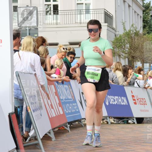31.08.2025 - 21. Blankeneser Heldenlauf Strokosch-Dieckow http://msf.ph/oto/8653864 31.08.2025 11:07:01 Ziel 3377, 3322, 3404 meine-sportfotos.de
