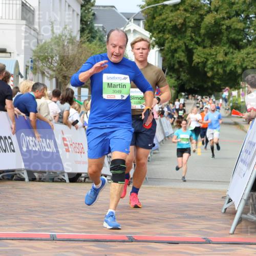 31.08.2025 - 21. Blankeneser Heldenlauf Strokosch-Dieckow http://msf.ph/oto/8653982 31.08.2025 11:06:28 Ziel 3089, 3565, 3049, 3375 meine-sportfotos.de